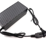CHARGEUR  67.7 V 5A Moto électrique Luqi 2.0
