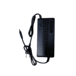 Chargeur 54,6V2A DC 5,5